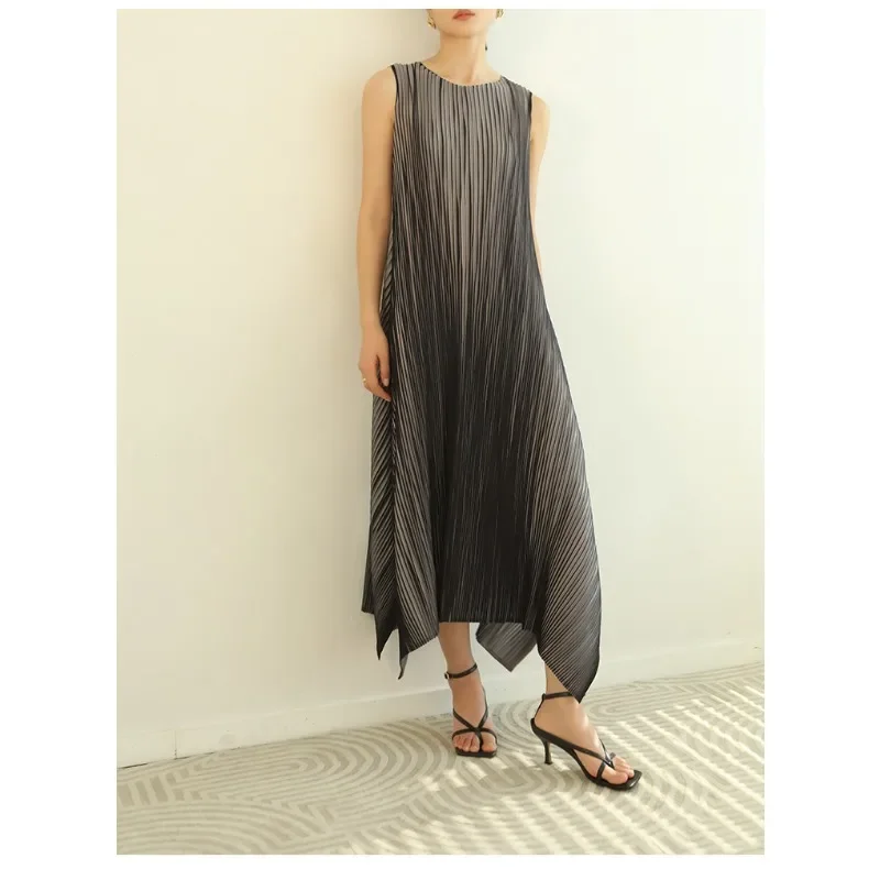 GGHK Miyake Pleated Dress 2023 Summer New Sleeveless Round Neck Long Luxury Women Vintage Dresses Female Party Clothing
GGHK Miyake Pleated Dress 2023 Summer New Sleeveless Round Neck Long Luxury Women Vintage Dresses Female Party Clothing