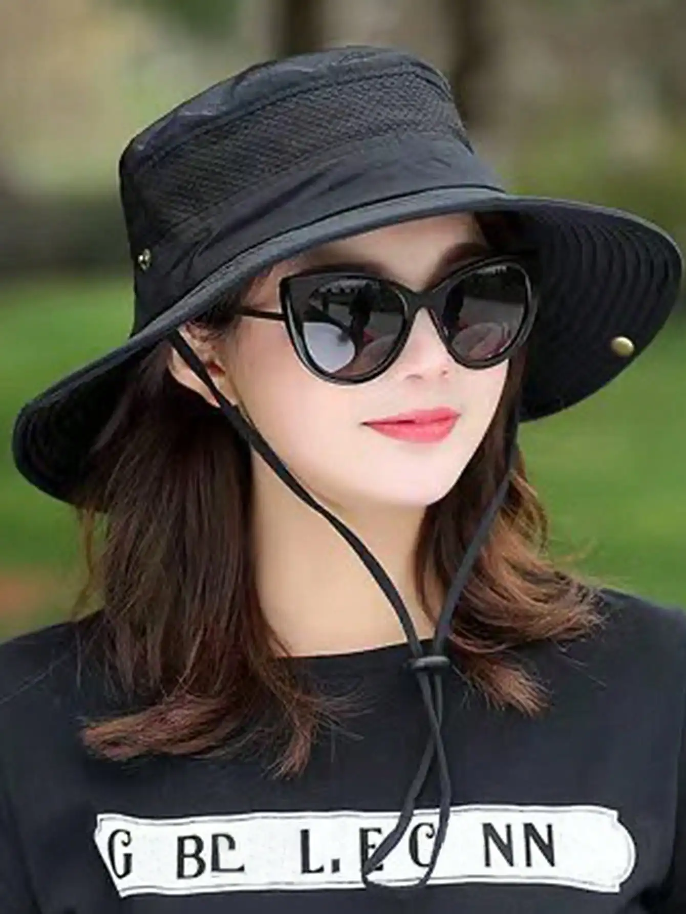 Breathable Mesh Patchwork Wide Brim Sports Cap, Casual Outdoor Hiking With Adjustable Wind Cord (Random Black Button Style, 2cm Discrepancy In Manually Sewn Hidden Button Position Is Normal)
Breathable Mesh Patchwork Wide Brim Sports Cap, Casual Outdoor Hiking With Adjustable Wind Cord (Random Black Button Style, 2cm Discrepancy In Manually Sewn Hidden Button Position Is Normal)