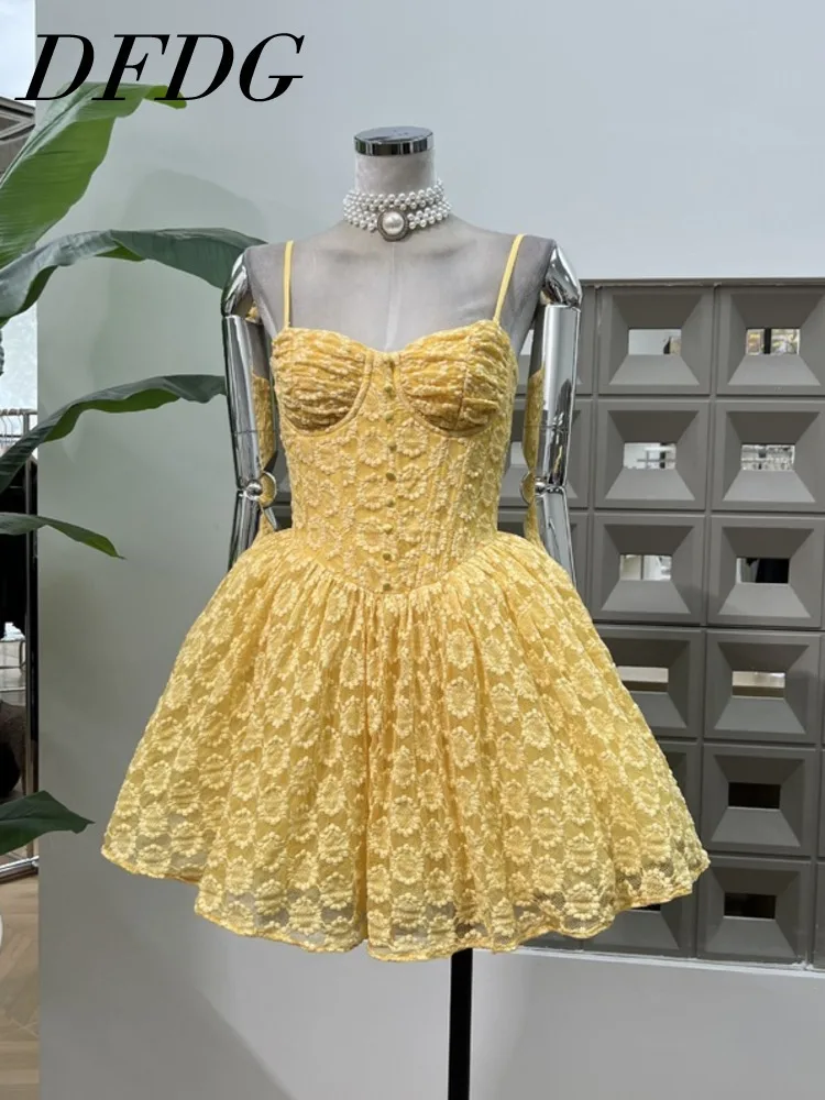 DFDG High Quality And Fashionable 2025 Summer New Women's High-end Lace Crochet Fishbone Waist Tied Fluffy Princess Dress
DFDG High Quality And Fashionable 2025 Summer New Women's High-end Lace Crochet Fishbone Waist Tied Fluffy Princess Dress