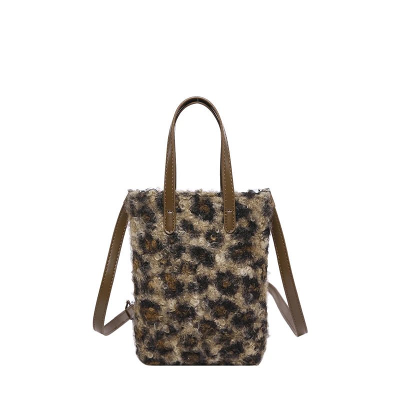 Plush Mini Handbag For Women Phone Plaid Leopard Print Top Handle Bag Ladies Luxury Party Shoulder Bag Trend Crossboy Purse
Plush Mini Handbag For Women Phone Plaid Leopard Print Top Handle Bag Ladies Luxury Party Shoulder Bag Trend Crossboy Purse