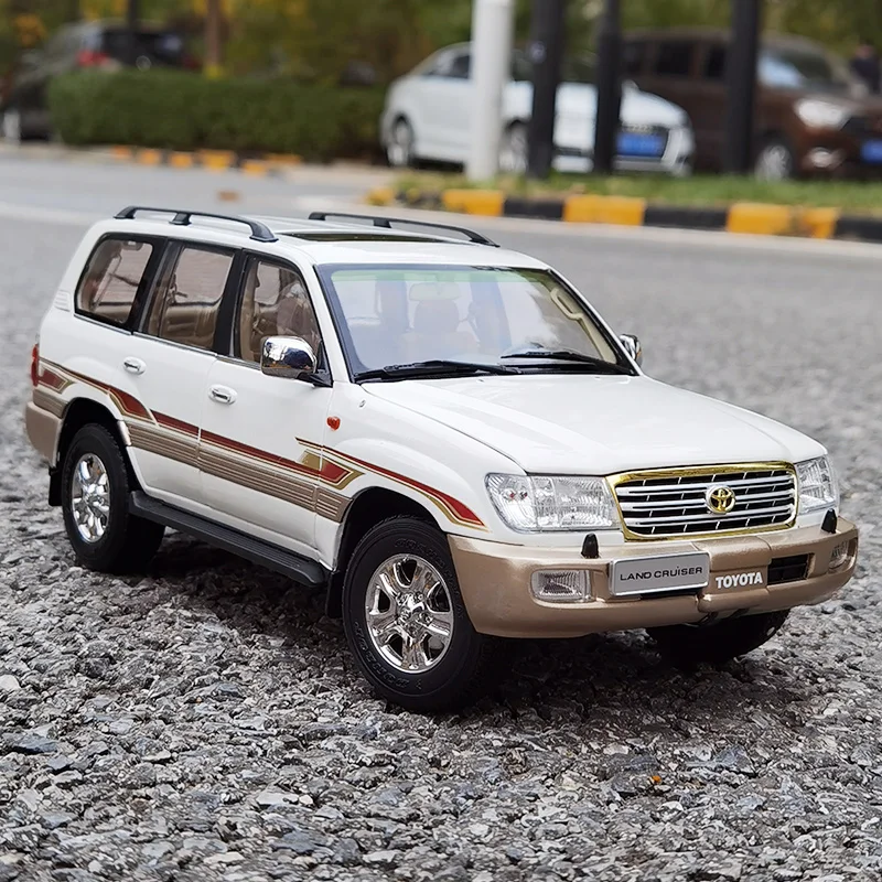 Модель автомобиля Land Cruiser LC100 1:18, отправка друзьям на День святого Валентина
Модель автомобиля Land Cruiser LC100 1:18, отправка друзьям на День святого Валентина