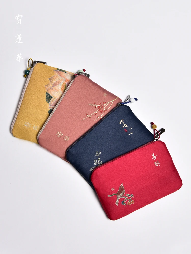 Handmade Chinese Sle Silk Embroidered Cotton Tea Person Portable Small Square Bag Ethnic Sle Card Holder Casual Coin Pouch
Handmade Chinese Sle Silk Embroidered Cotton Tea Person Portable Small Square Bag Ethnic Sle Card Holder Casual Coin Pouch