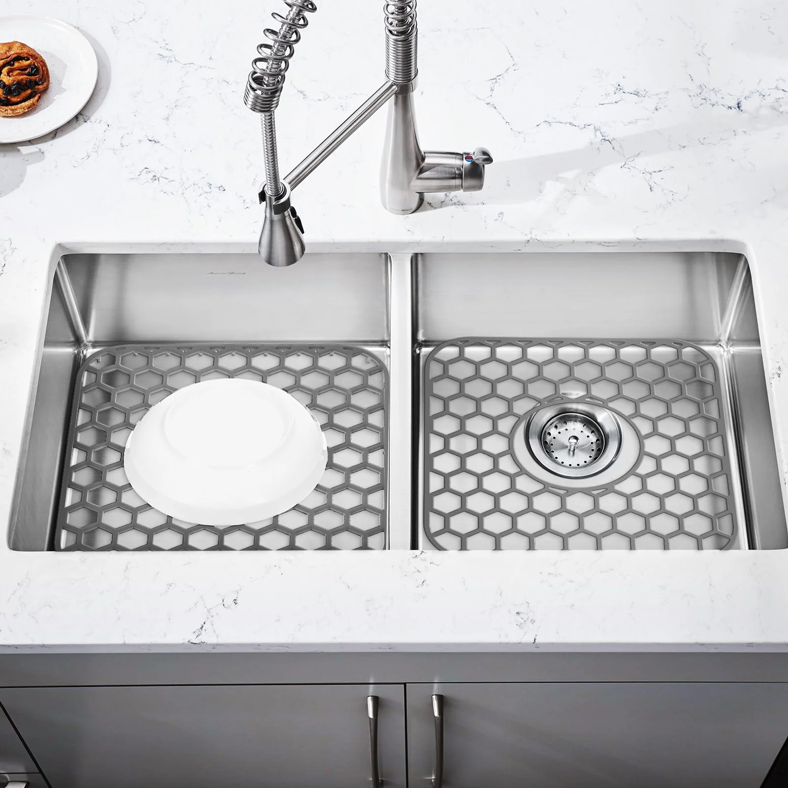 2 шт., силиконовый сливной коврик для кухонной раковины, сотовая структура, термостойкая нескользящая подушка для сушки посуды, быстрое сливное блюдо для воды
2 шт., силиконовый сливной коврик для кухонной раковины, сотовая структура, термостойкая нескользящая подушка для сушки посуды, быстрое сливное блюдо для воды