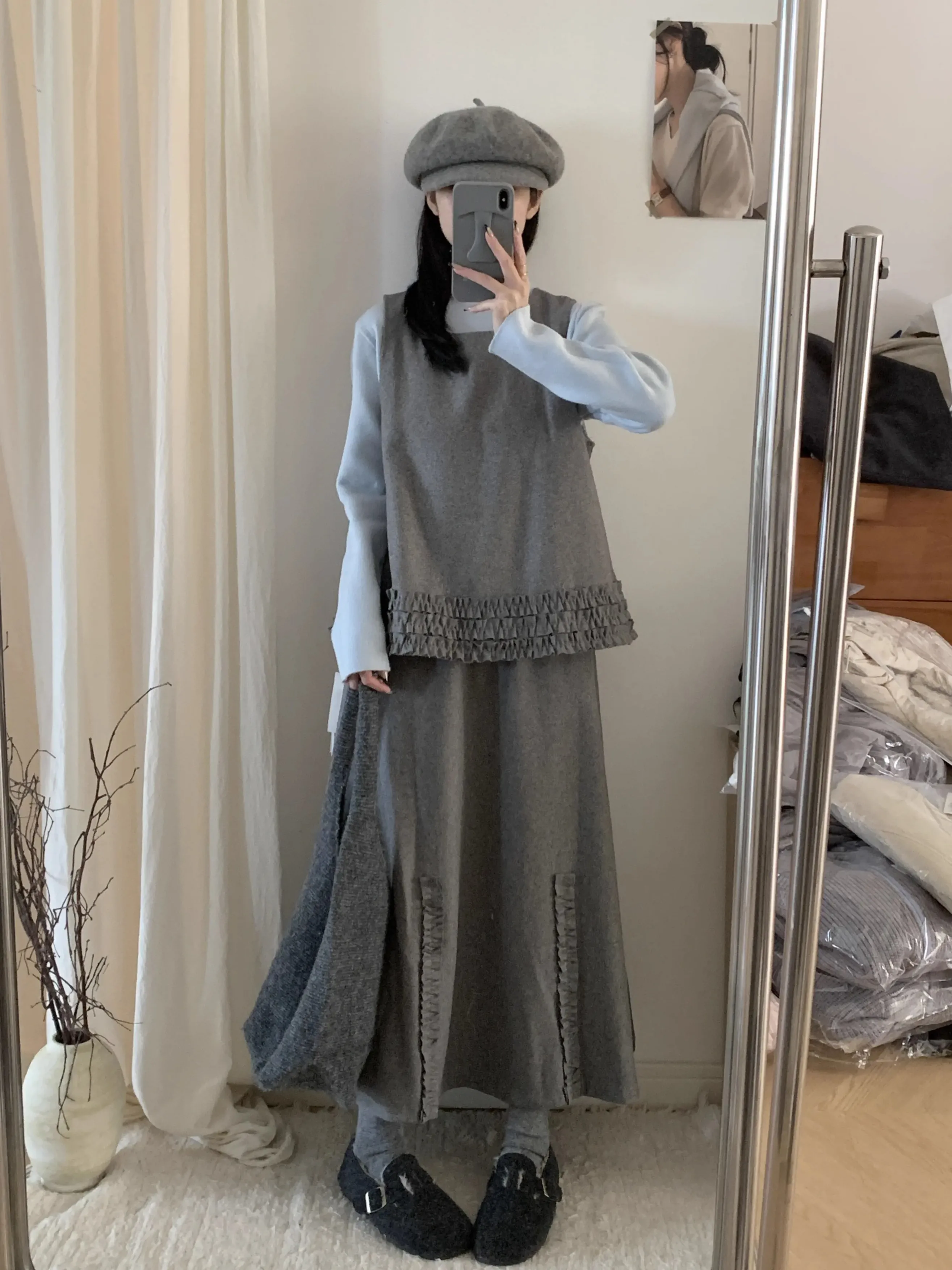Korean Style Autumn Winter Women's Fashion Set Three Pieces Suit with Woolen Vest T-Shirt Skirt Wood Grain Design
Korean Style Autumn Winter Women's Fashion Set Three Pieces Suit with Woolen Vest T-Shirt Skirt Wood Grain Design