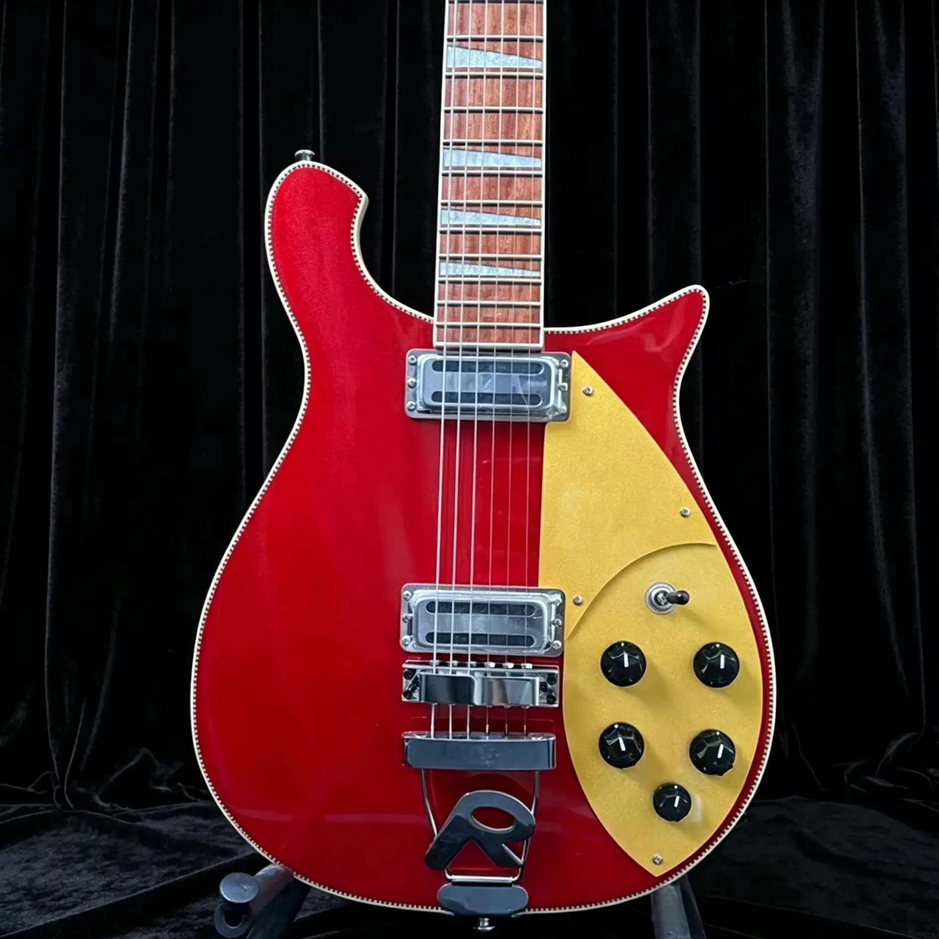 Costom High-quality metal red 660, 6-string electric guitar with chrome hardware, 21 frets, rosewood fingerboard. Free Shipping
Costom High-quality metal red 660, 6-string electric guitar with chrome hardware, 21 frets, rosewood fingerboard. Free Shipping
