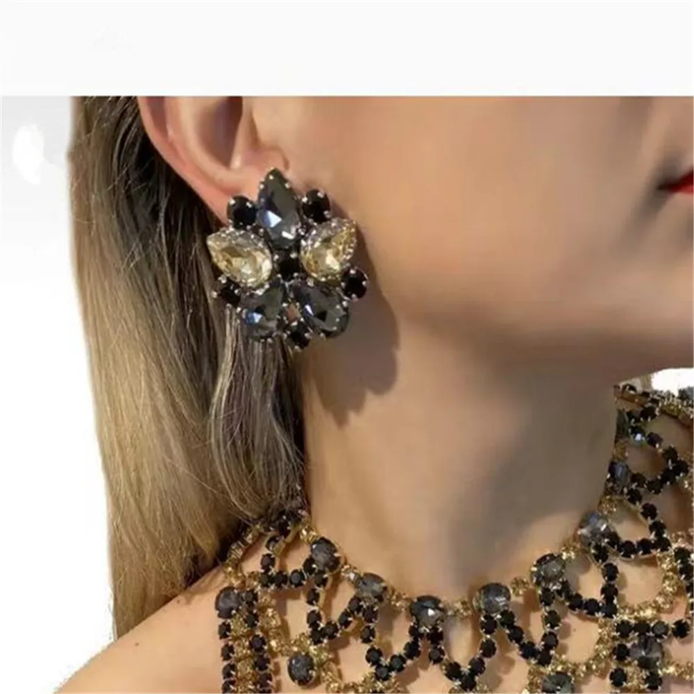 Luxury Rhinestone Sexy Black Water Drop Flower Stud Earrings Jewelry for Women Crystal Geometric Boutique Collection Earrings
Luxury Rhinestone Sexy Black Water Drop Flower Stud Earrings Jewelry for Women Crystal Geometric Boutique Collection Earrings