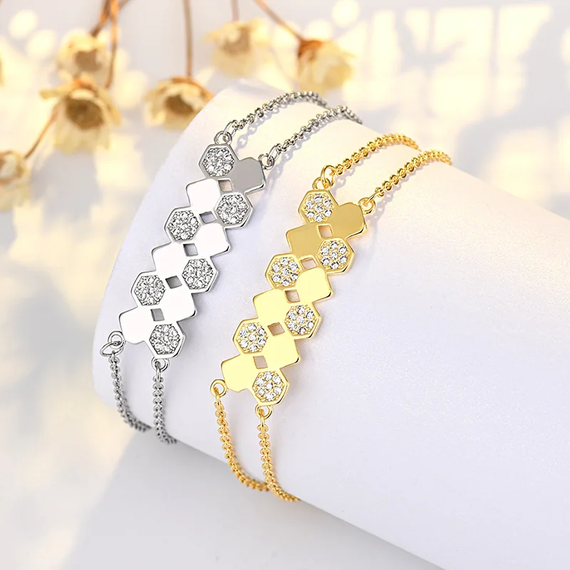 S925 Sterling Silver 18K Gold Plated Honeycomb Bracelet High Version Fashionable Women's Jewelry Handset Diamond Luxury Style
S925 Sterling Silver 18K Gold Plated Honeycomb Bracelet High Version Fashionable Women's Jewelry Handset Diamond Luxury Style