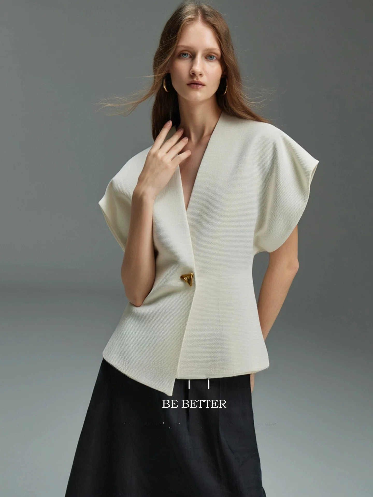 Fashionable Texture One Button Shirt Women's Sleeveless V Neck Cardigan Breathable Polyester Fiber Summer New Style HUAAPPUW
Fashionable Texture One Button Shirt Women's Sleeveless V Neck Cardigan Breathable Polyester Fiber Summer New Style HUAAPPUW