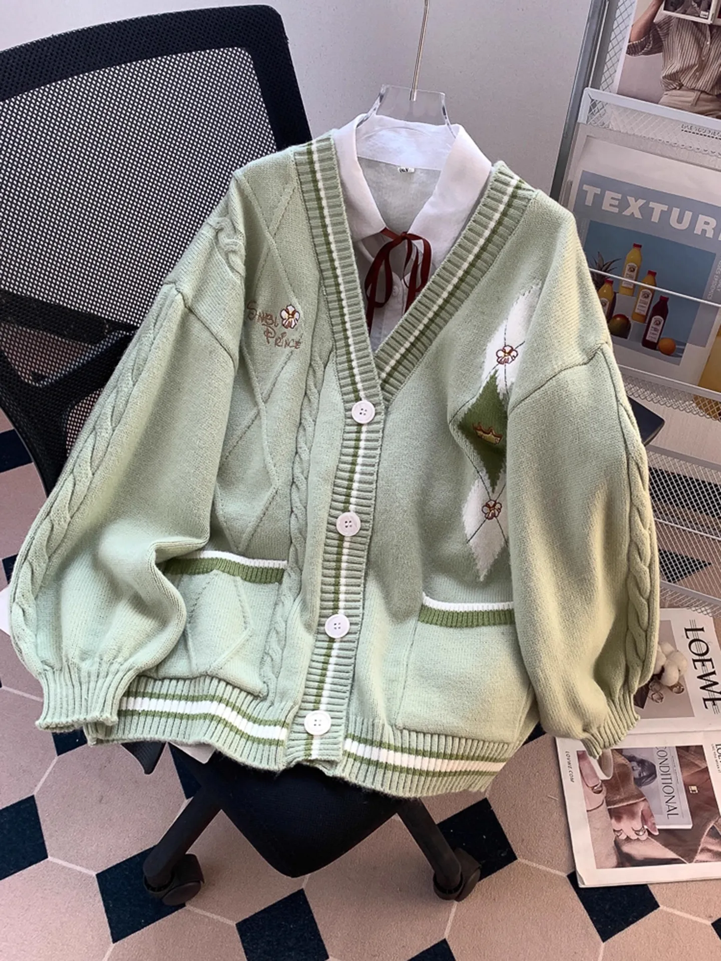 Женский свободный свитер, осенний новый вязаный кардиган для колледжа Sle Lazy Faion, длинный теплый топ с v-образным вырезом
Женский свободный свитер, осенний новый вязаный кардиган для колледжа Sle Lazy Faion, длинный теплый топ с v-образным вырезом