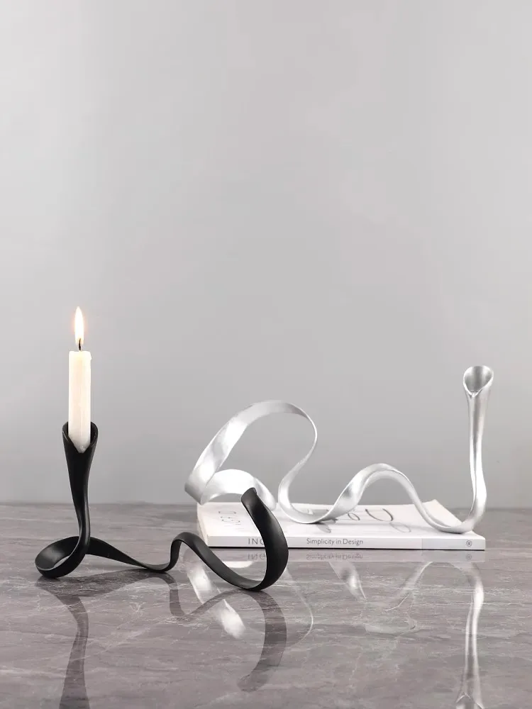 Modern Simple Style Home Sitting Room Metal Candlestick Artistic Originality Individuality Dining Room Candlestick Decoration
Modern Simple Style Home Sitting Room Metal Candlestick Artistic Originality Individuality Dining Room Candlestick Decoration