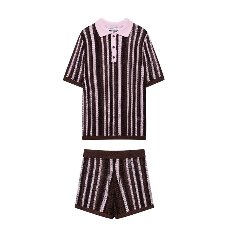 Spring and summer new European and American style women's fashion casual short sleeved shirt style knitted shirt shorts
Spring and summer new European and American style women's fashion casual short sleeved shirt style knitted shirt shorts