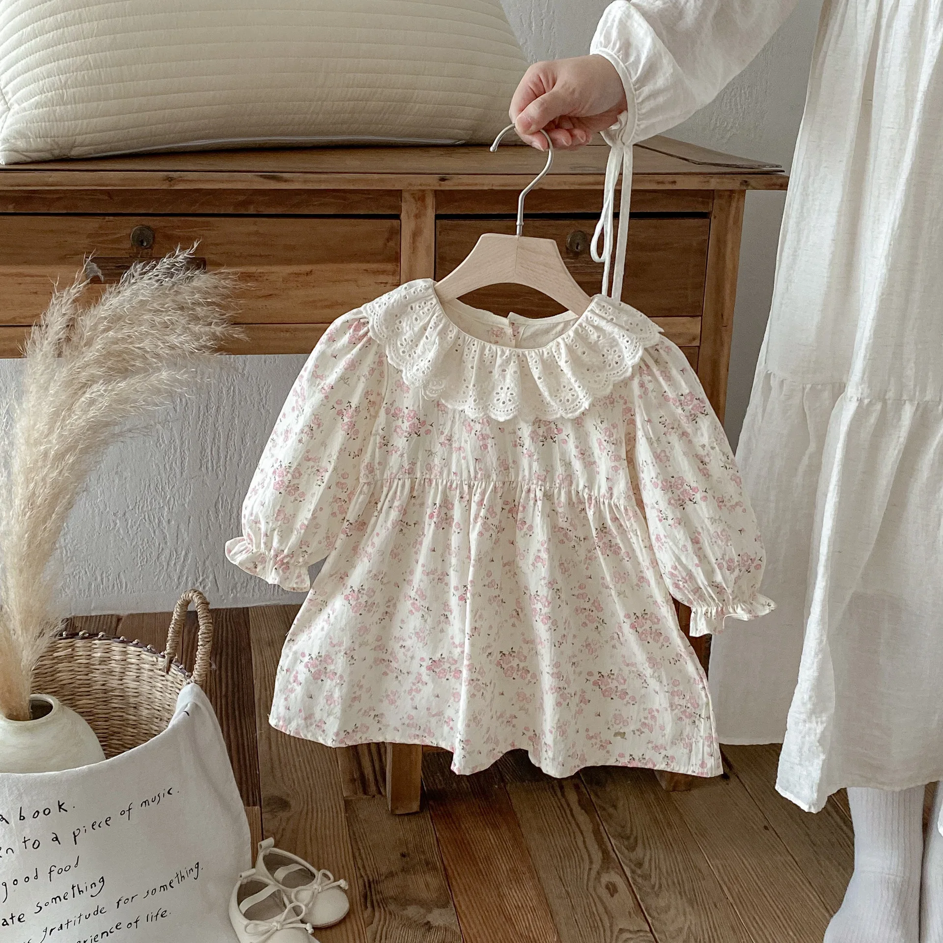 2025 Autumn New Girls Floral Dress Long Sleeve Children Casual Dress Cotton Baby Lace Collar Dress Children Girl Casual Clothes
2025 Autumn New Girls Floral Dress Long Sleeve Children Casual Dress Cotton Baby Lace Collar Dress Children Girl Casual Clothes