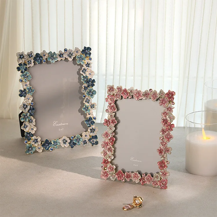 European light diamond-encrusted photo frame 6-inch French flower high-end romantic creative wedding photo frame
European light diamond-encrusted photo frame 6-inch French flower high-end romantic creative wedding photo frame