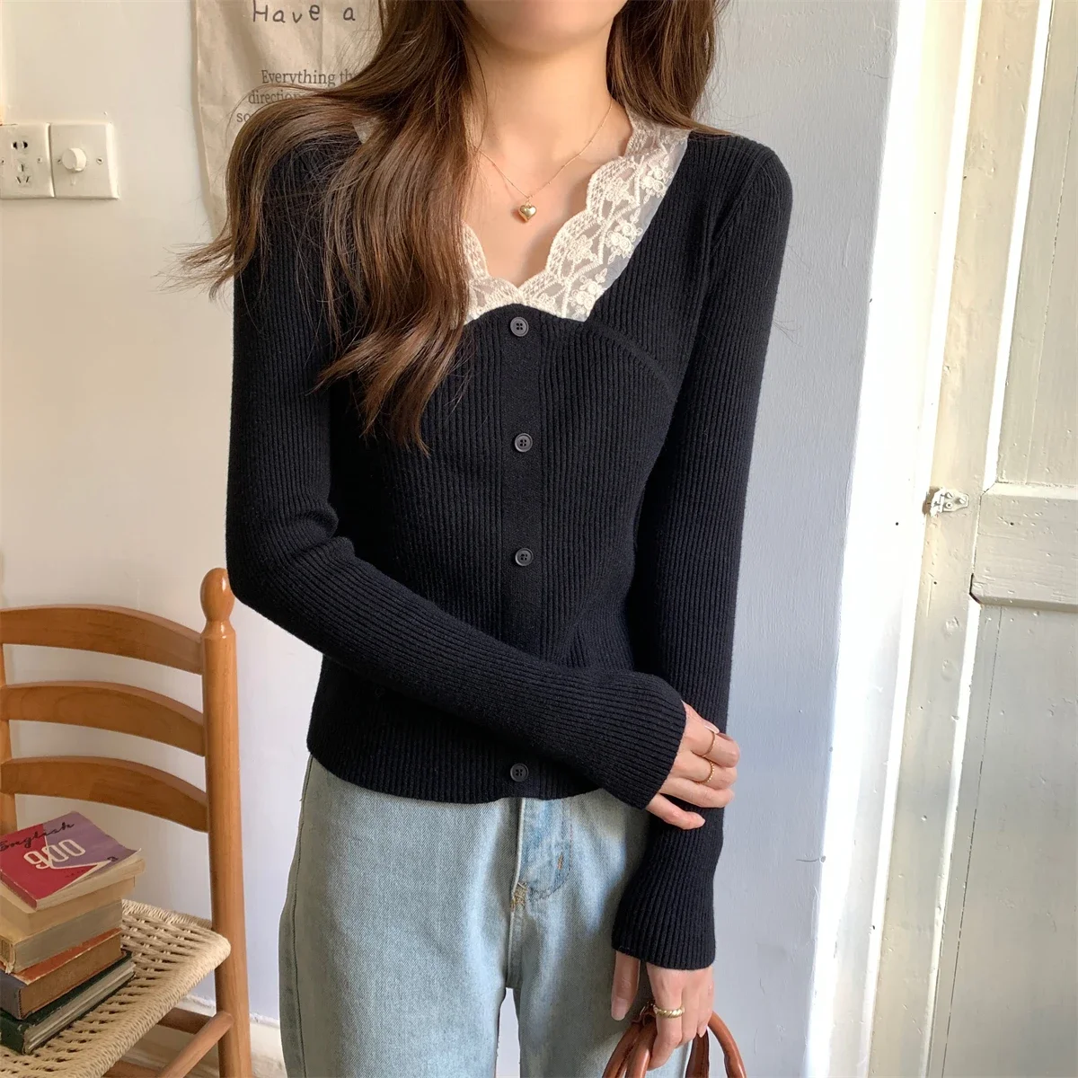 French Lace V-neck Knitted Sweater Women 2024 New Fashion Casual Elegant Slim Fit Pullover Lady Base Tops Autumn Winter 31150
French Lace V-neck Knitted Sweater Women 2024 New Fashion Casual Elegant Slim Fit Pullover Lady Base Tops Autumn Winter 31150