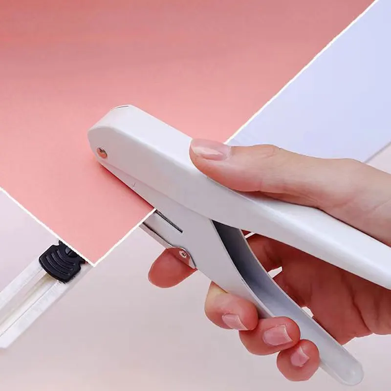 1PC School Office Metal Single Hole Puncher Hand Paper Round Punch Photo Card Scrapbooking Cutter Planner Notebook Stationery
1PC School Office Metal Single Hole Puncher Hand Paper Round Punch Photo Card Scrapbooking Cutter Planner Notebook Stationery