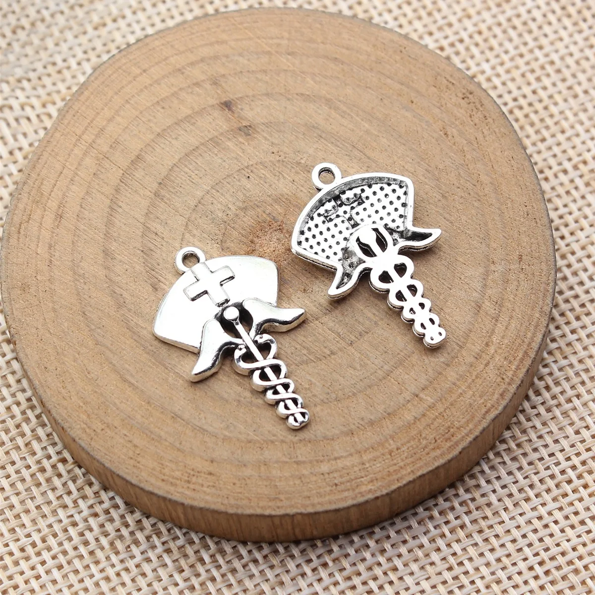 40pcs 25x16mm(0.98x0.63inch) Antique Silver Color Nurse Hat Medical Scepter Charms Pendants DIY Jewelry Making Accessories
40pcs 25x16mm(0.98x0.63inch) Antique Silver Color Nurse Hat Medical Scepter Charms Pendants DIY Jewelry Making Accessories