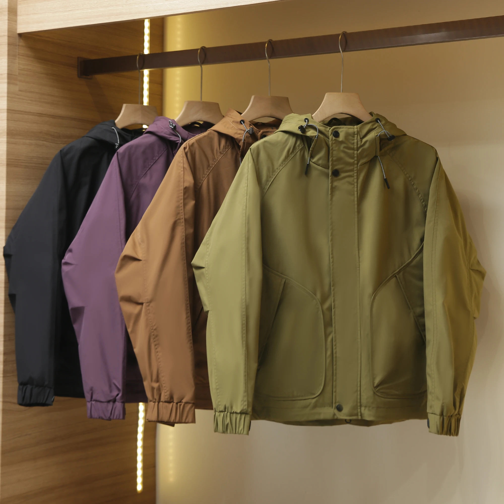 Мужская уличная куртка на весну: новая, свободного кроя, с капюшоном, ветрозащитная, водонепроницаемая, универсальная, повседневная, городская, с длинными рукавами, на молнии
Мужская уличная куртка на весну: новая, свободного кроя, с капюшоном, ветрозащитная, водонепроницаемая, универсальная, повседневная, городская, с длинными рукавами, на молнии