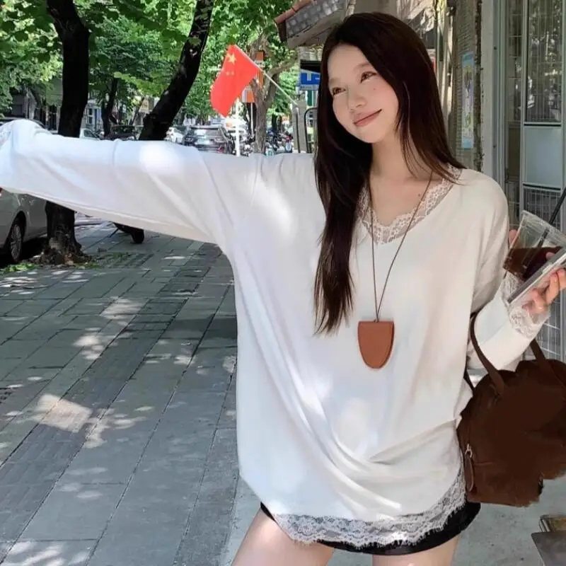 Кружевная лоскутная женская футболка с v-образным вырезом и длинными рукавами весной и осенью, модный и универсальный, повседневный и утягивающий топ
Кружевная лоскутная женская футболка с v-образным вырезом и длинными рукавами весной и осенью, модный и универсальный, повседневный и утягивающий топ