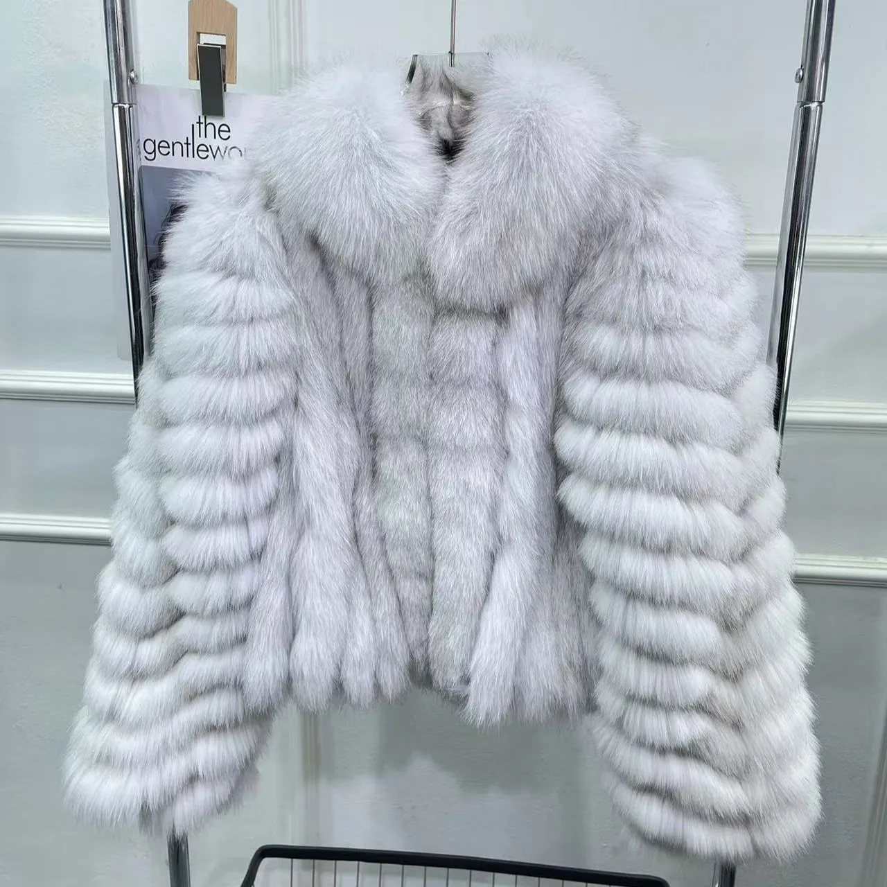 Women Autumn Winter New Real Fox Fur Coat Fashion Lapel Warm Short High Quality Natural Fox Fur Coat Fur Strip Sewed
Women Autumn Winter New Real Fox Fur Coat Fashion Lapel Warm Short High Quality Natural Fox Fur Coat Fur Strip Sewed
