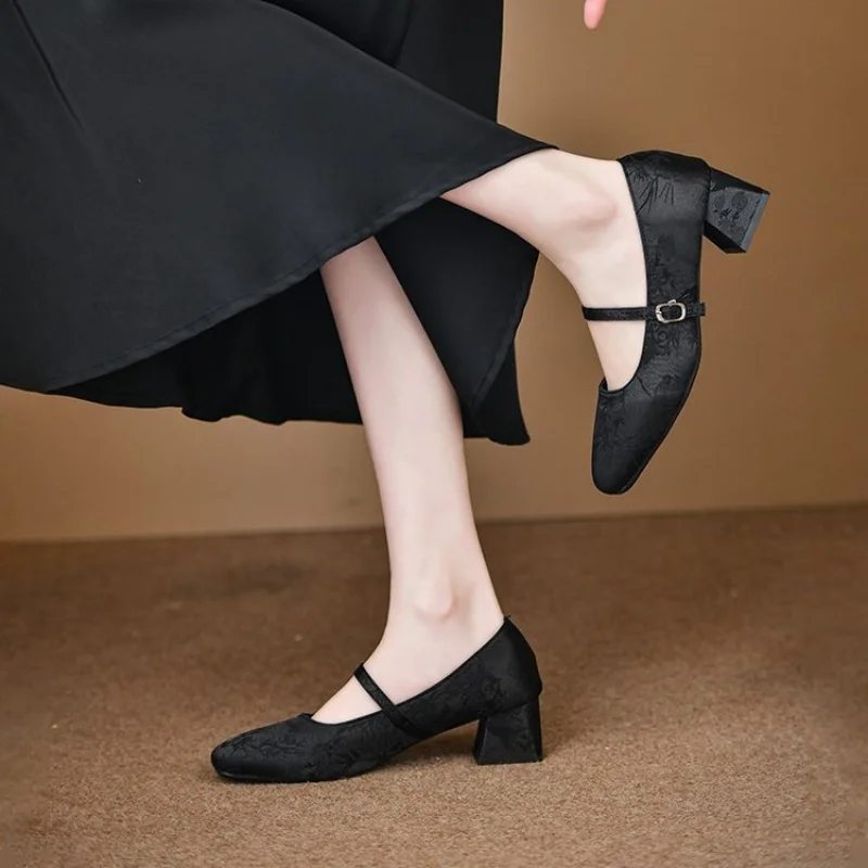 New Chinese Style Jacquard Mary Jane Shoes for Women, Block Heel Square Toe Pumps, Retro Elegant Low Heel Commuter Shoes
New Chinese Style Jacquard Mary Jane Shoes for Women, Block Heel Square Toe Pumps, Retro Elegant Low Heel Commuter Shoes