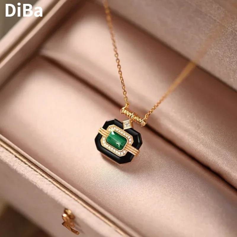 Fashion Jewelry Luxury Temperament Square Pendant Necklace For Women Party Gifts Delicate Design Accessories 2024 Trend New
Fashion Jewelry Luxury Temperament Square Pendant Necklace For Women Party Gifts Delicate Design Accessories 2024 Trend New