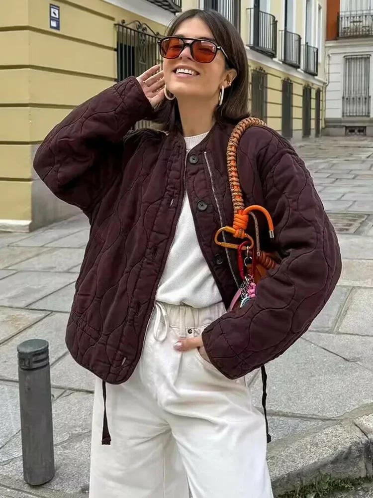 Свободная повседневная хлопковая куртка с карманами, новая женская одежда, зимняя одежда в европейском и американском стиле с круглым вырезом и длинным рукавом
Свободная повседневная хлопковая куртка с карманами, новая женская одежда, зимняя одежда в европейском и американском стиле с круглым вырезом и длинным рукавом