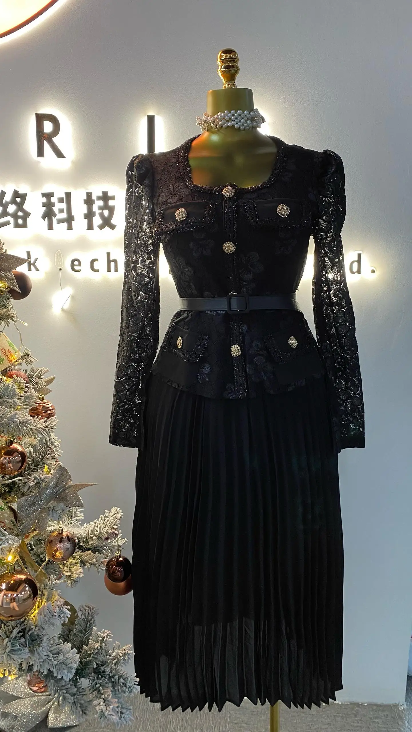 2025 Spring Temperament Square Neck Lace Splicing Waistline A-line Pleated Accordion Skirt Elegant Dress for Women-GZYYY00043
2025 Spring Temperament Square Neck Lace Splicing Waistline A-line Pleated Accordion Skirt Elegant Dress for Women-GZYYY00043