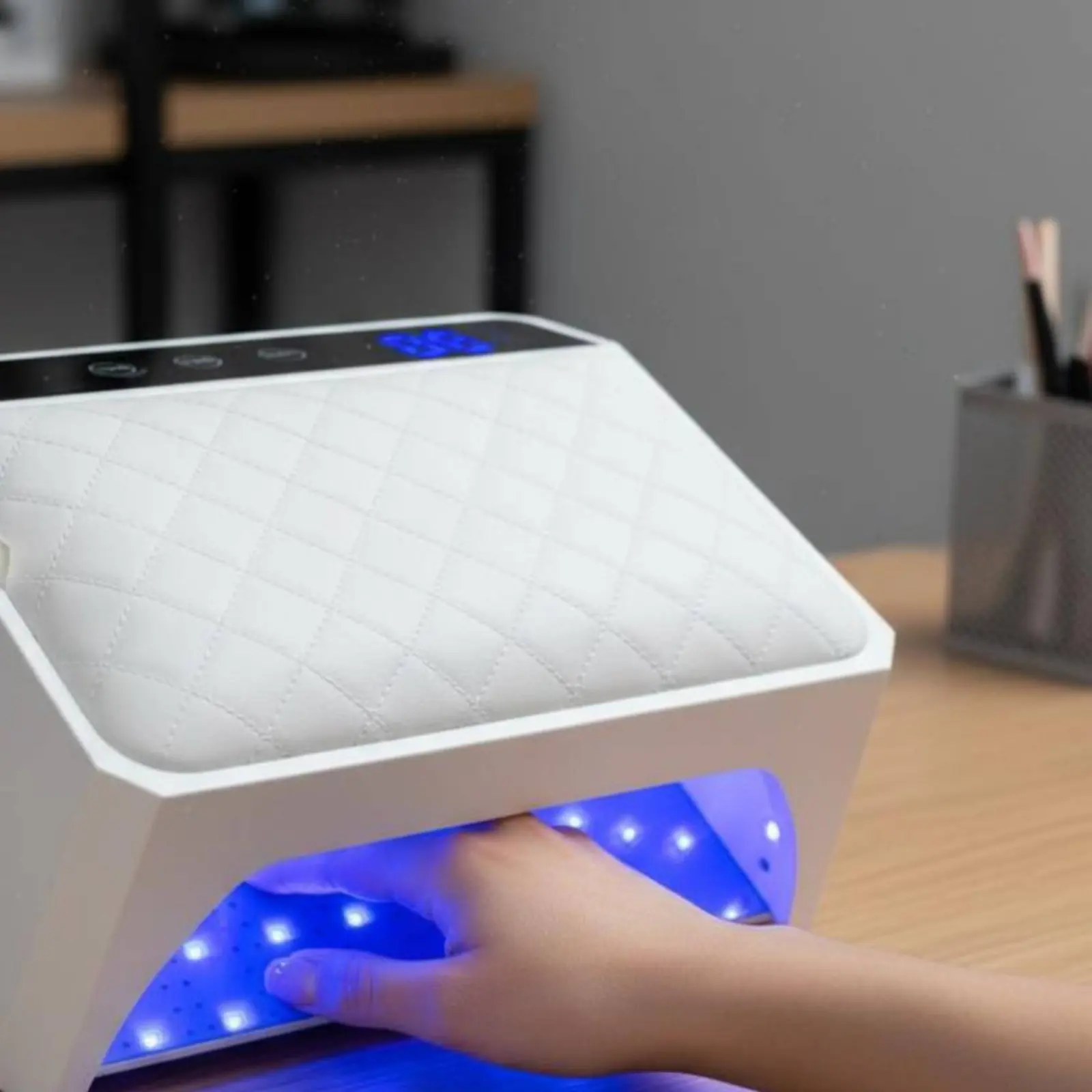 Illuminating Nail Curing Machine Infrared Auto-Sensing Battery-Powered Nail Lamp with Hand Rest Cordless Gel Polish Curing Lamp
Illuminating Nail Curing Machine Infrared Auto-Sensing Battery-Powered Nail Lamp with Hand Rest Cordless Gel Polish Curing Lamp
