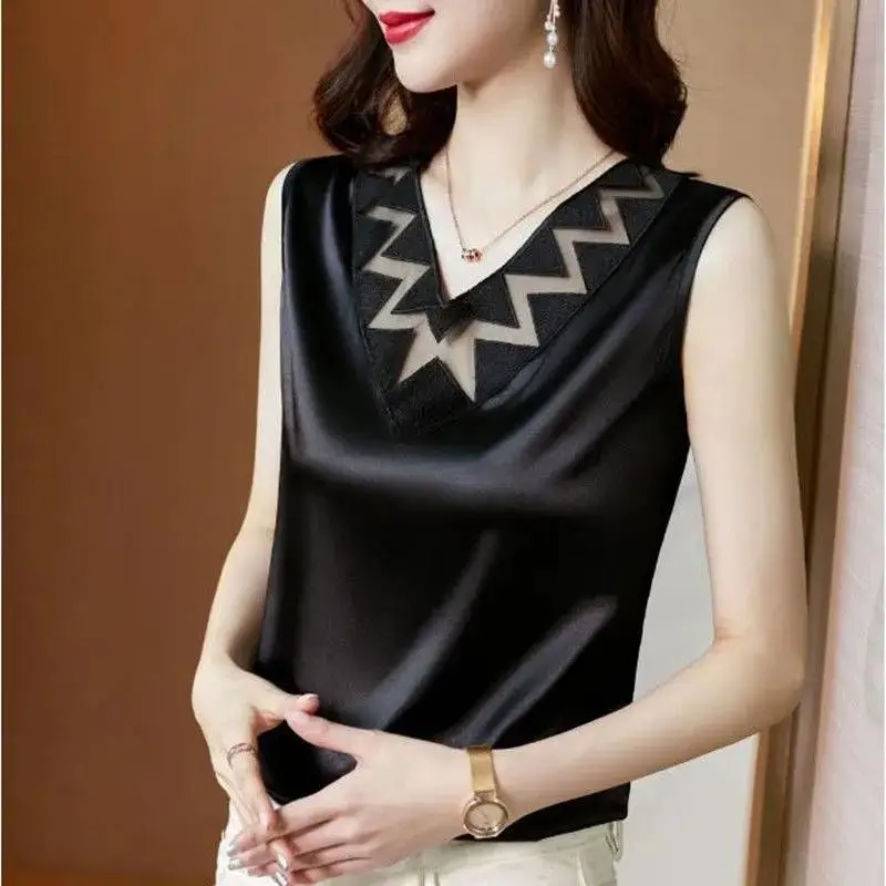 Lace Suspender Vest for Women with Spring and Summer New Loose Large Size Silk Satin Inner V-neck Sleeveless Top
Lace Suspender Vest for Women with Spring and Summer New Loose Large Size Silk Satin Inner V-neck Sleeveless Top