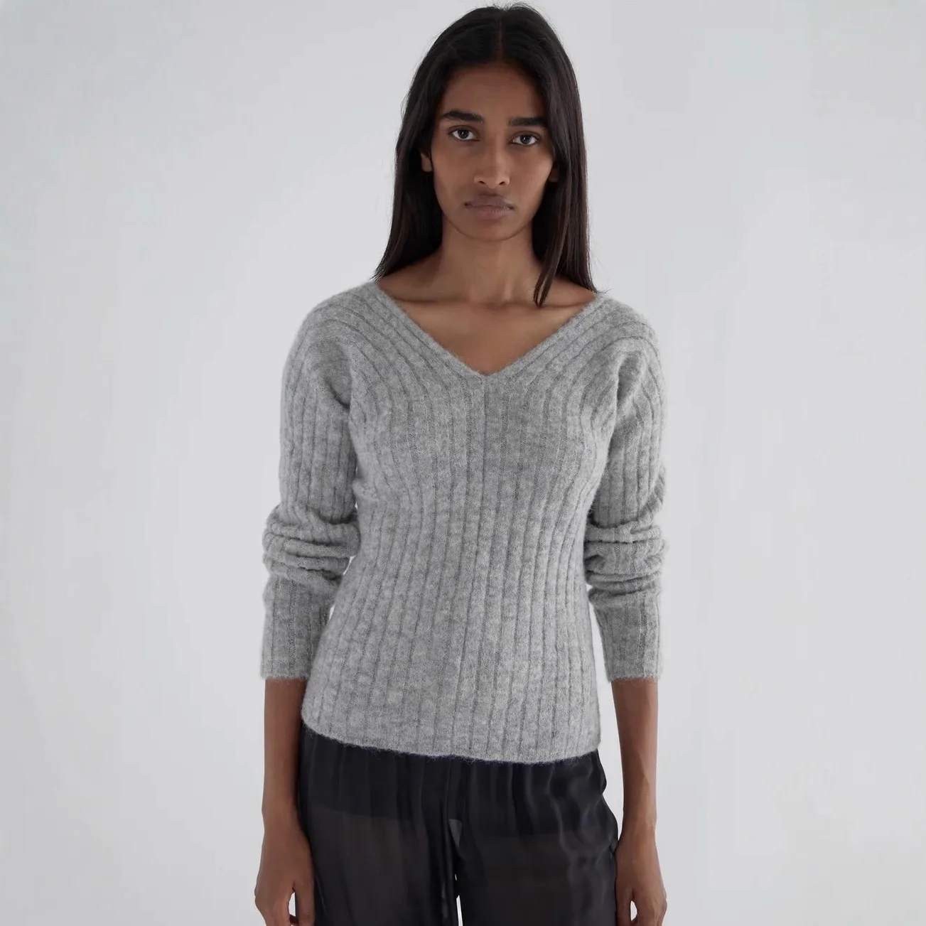 Шерстяной вязаный свитер Paloma, однотонный, в рубчик, с v-образным вырезом, женский базовый слой, осенне-зимний трикотаж Faion Ele Color
Шерстяной вязаный свитер Paloma, однотонный, в рубчик, с v-образным вырезом, женский базовый слой, осенне-зимний трикотаж Faion Ele Color