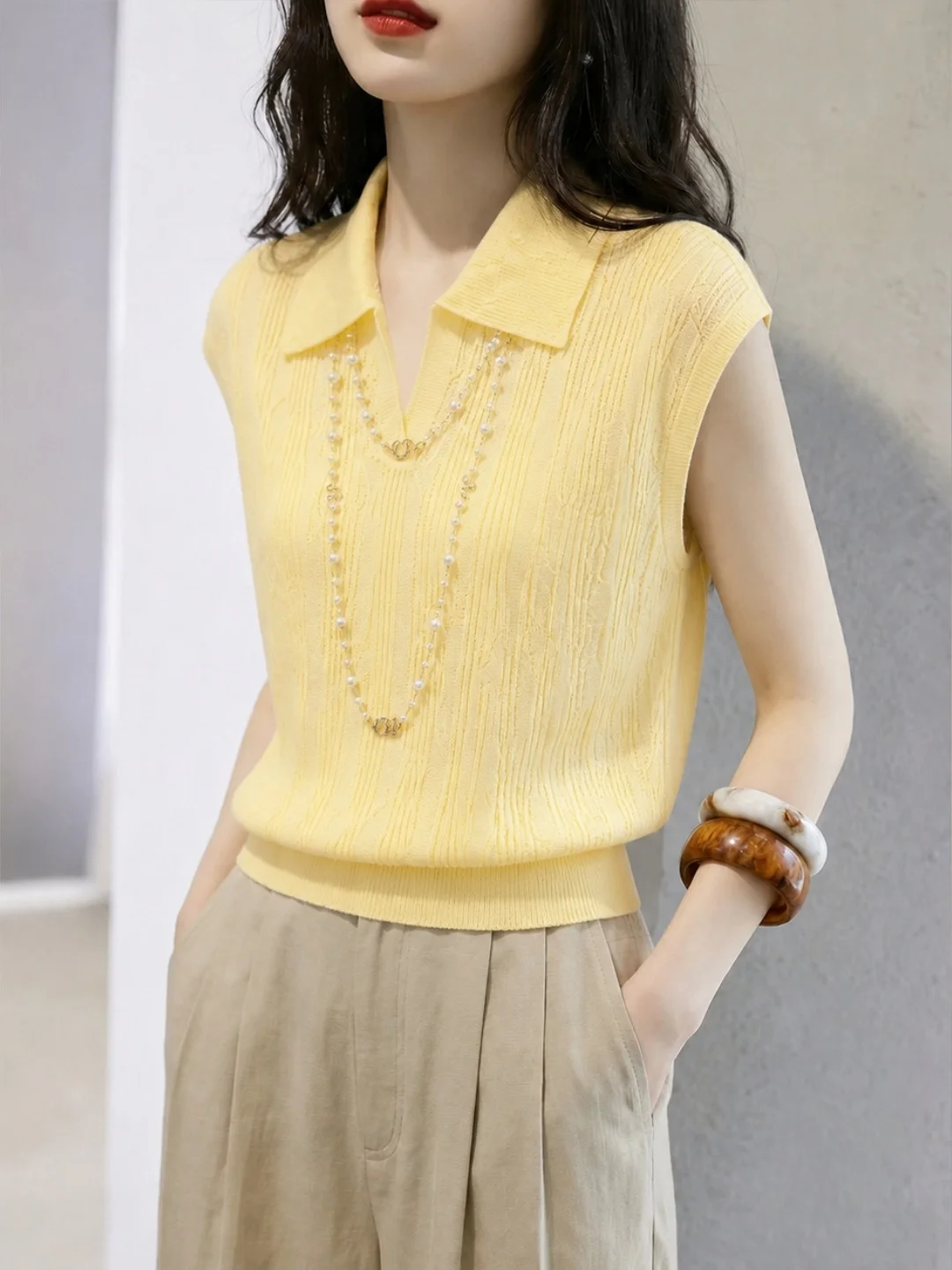 Summer Ice Silk Knitted Shirt Women's Fashionable Collared Soft Skin-friendly Korean Style Commute Wind Straight Tube Type Top
Summer Ice Silk Knitted Shirt Women's Fashionable Collared Soft Skin-friendly Korean Style Commute Wind Straight Tube Type Top