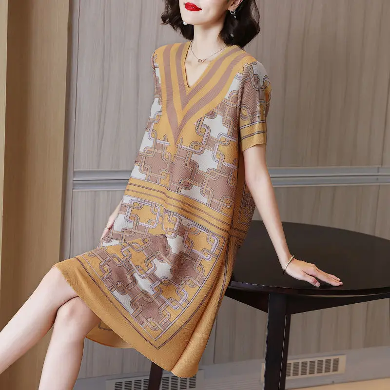 Printed large size women's mother high-end pleated method dress autumn 2023 new female fat mm slim A word dress clothing
Printed large size women's mother high-end pleated method dress autumn 2023 new female fat mm slim A word dress clothing