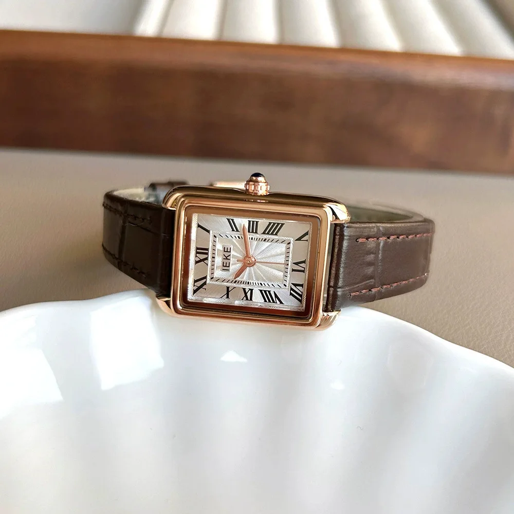 New Square Leather Strap Watch, Fashionable Quartz Wristwatch, High-End Luxury Women'S Watch, Watch Accessory, Women'S Gift.
New Square Leather Strap Watch, Fashionable Quartz Wristwatch, High-End Luxury Women'S Watch, Watch Accessory, Women'S Gift.