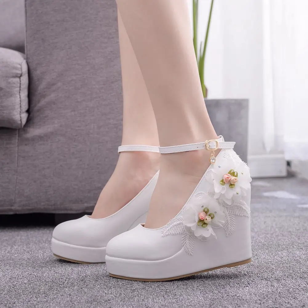 Fashion Sweet White Women Wedge High Heels Thick Platform Pumps New 20223 Bridal Wedding Party Lady Buckle Straps Shoes H0014
Fashion Sweet White Women Wedge High Heels Thick Platform Pumps New 20223 Bridal Wedding Party Lady Buckle Straps Shoes H0014