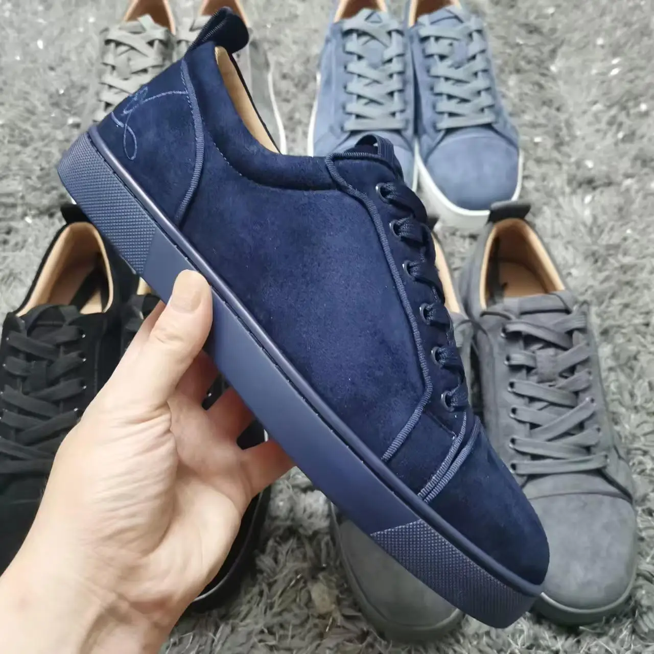Electric Embroidery Men Black Low Top Rivet Flat Casual Shoes Crescent Red Sole Premium Wear Resistant Comfortable Fashion
Electric Embroidery Men Black Low Top Rivet Flat Casual Shoes Crescent Red Sole Premium Wear Resistant Comfortable Fashion