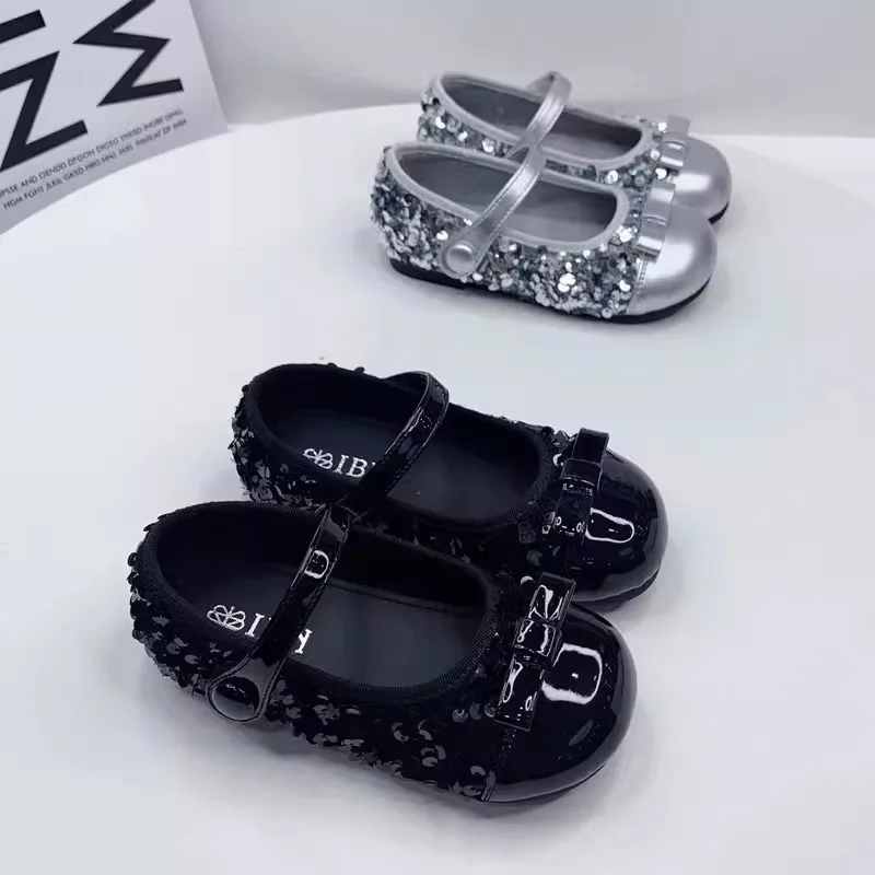 New Leather Shoes Fashion Versatile Soft Kids Shoes Anti Slip Casual Exquisite Girl Shoe Sweet Elegant Flat 2025 Princess Shoe
New Leather Shoes Fashion Versatile Soft Kids Shoes Anti Slip Casual Exquisite Girl Shoe Sweet Elegant Flat 2025 Princess Shoe