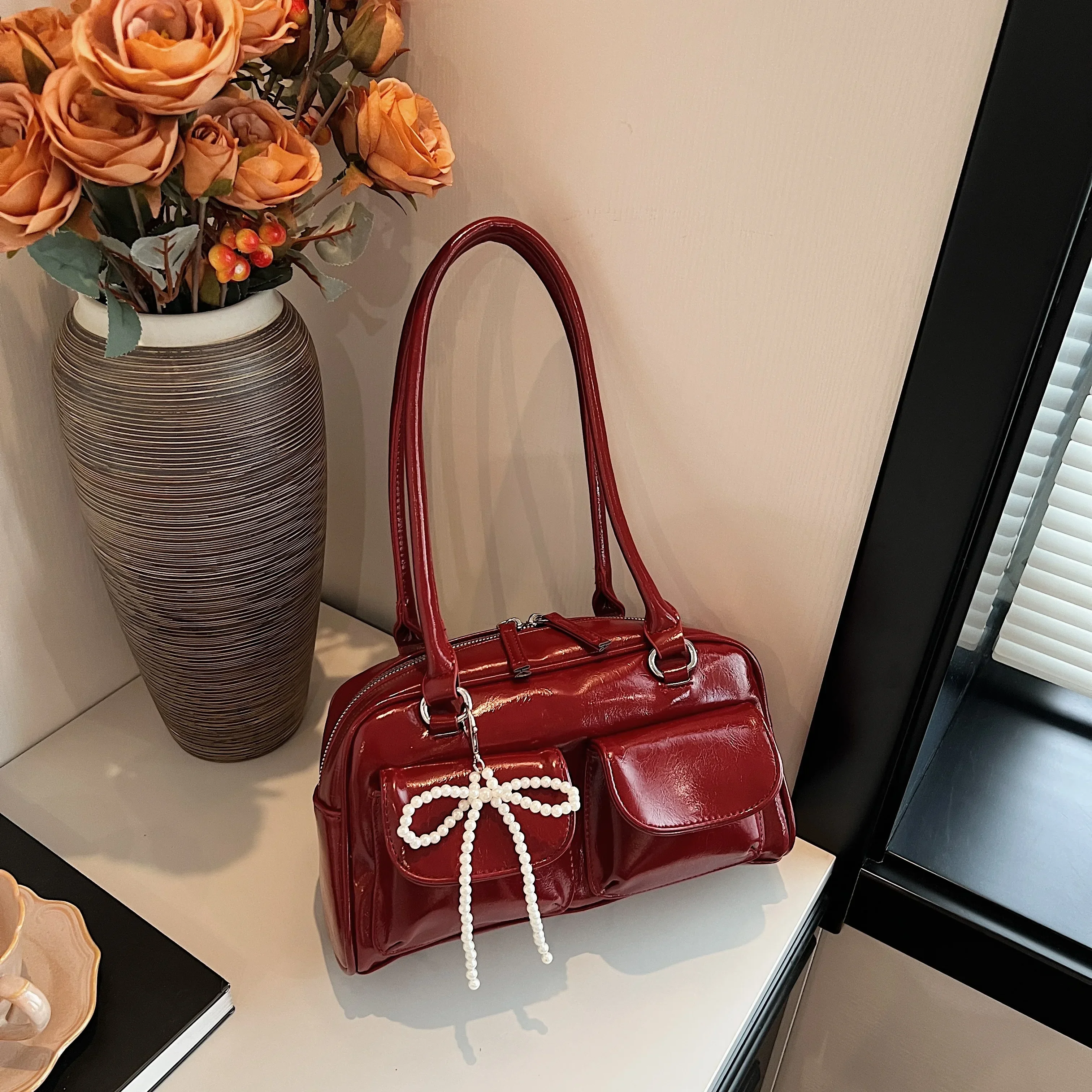1PCS bowknot Fashionable Underarm Bow Bag for Women Korean Edition New Simple Leisure Pillow Bag Trendy Versatile Shoulder Bag
1PCS bowknot Fashionable Underarm Bow Bag for Women Korean Edition New Simple Leisure Pillow Bag Trendy Versatile Shoulder Bag