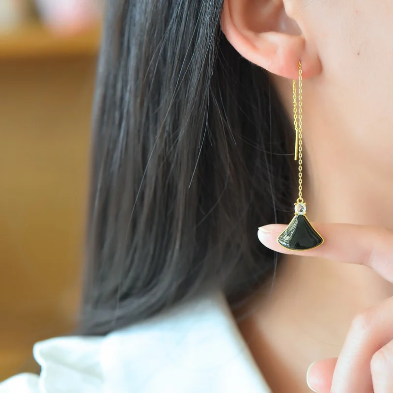 Серьги-подвески в форме веера из серебра 925 пробы с инкрустацией Hetian Grey Jade
Серьги-подвески в форме веера из серебра 925 пробы с инкрустацией Hetian Grey Jade