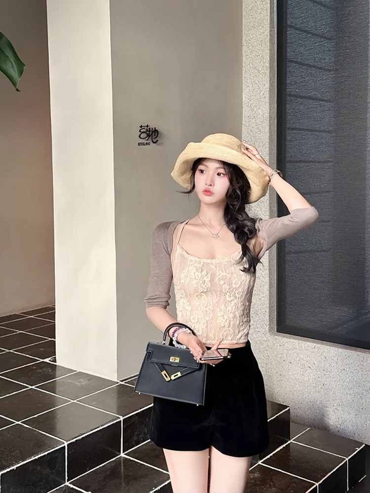 Retro Lace Embroidered Strap Vest for Girls Light Weight ort Sle Nylon Fabric Inner Wear Casual Outfit Rose Pattern
Retro Lace Embroidered Strap Vest for Girls Light Weight ort Sle Nylon Fabric Inner Wear Casual Outfit Rose Pattern