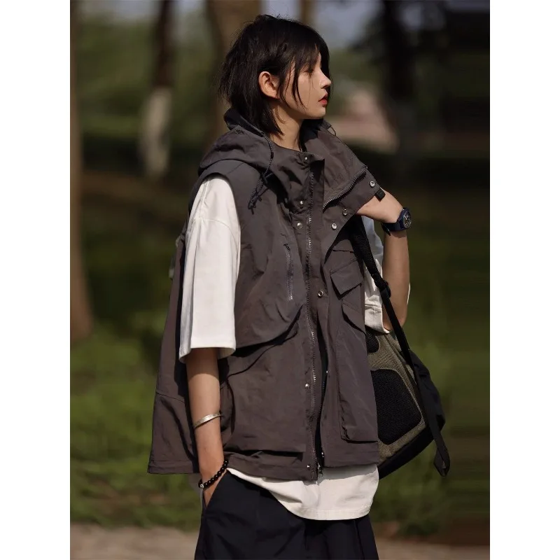 Japanese Solid Cargo Vest for Men and Women Summer Lightweight Hooded Sleeveless Lightweight Multi-pocket Coat Loose Casual Top
Japanese Solid Cargo Vest for Men and Women Summer Lightweight Hooded Sleeveless Lightweight Multi-pocket Coat Loose Casual Top