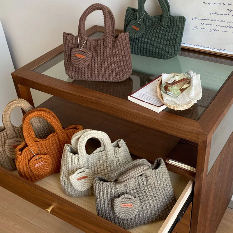 Hylhexyr Autumn and Winter Handmade Crochet Bags Shoulder Bag Solid Color Woolen Knitted Handbag For Women
Hylhexyr Autumn and Winter Handmade Crochet Bags Shoulder Bag Solid Color Woolen Knitted Handbag For Women