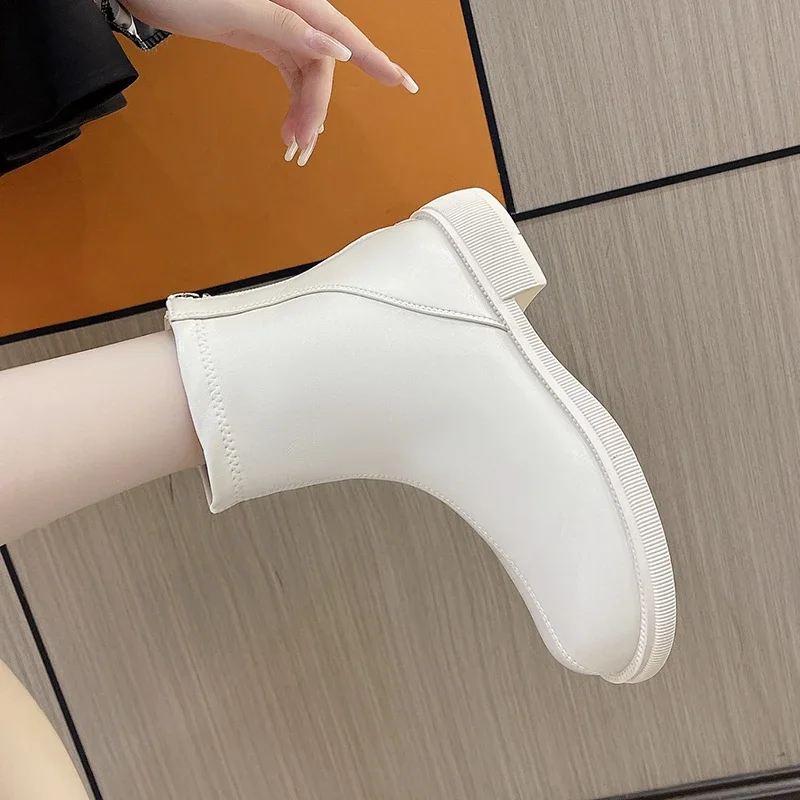 Soft Leather Women's Short Boots 2024 Autumn/Winter New Versatile Boots Korean Edition Back Zipper Fashion Women's Short Boots
Soft Leather Women's Short Boots 2024 Autumn/Winter New Versatile Boots Korean Edition Back Zipper Fashion Women's Short Boots
