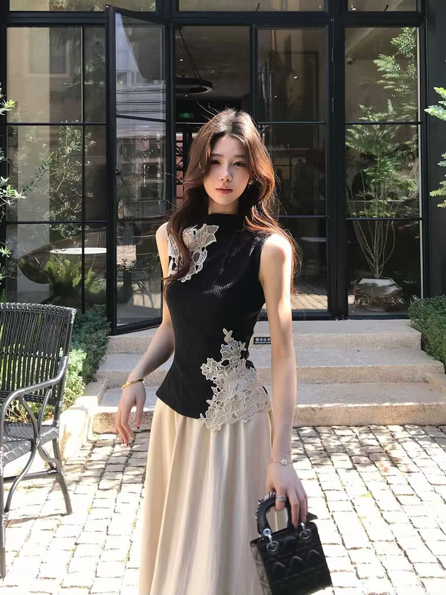 New Chinese Style Lace Sleeveless Top And Skirt Set Women's High Waist Slimming Spring 2026 Fashion Two-Piece Suit
New Chinese Style Lace Sleeveless Top And Skirt Set Women's High Waist Slimming Spring 2026 Fashion Two-Piece Suit