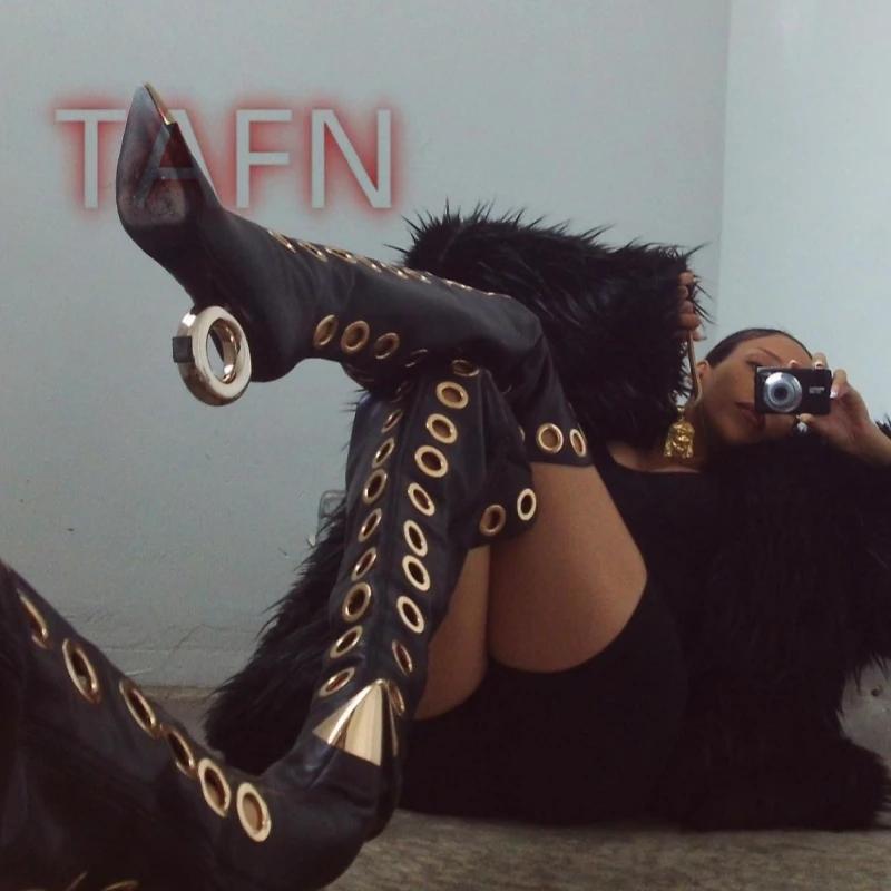 Women's Metal Circle Thigh High Boots Pointed Toe Round Heels Over the Knee Boots Hollow Out Design Party Banquet Long Boots
Women's Metal Circle Thigh High Boots Pointed Toe Round Heels Over the Knee Boots Hollow Out Design Party Banquet Long Boots