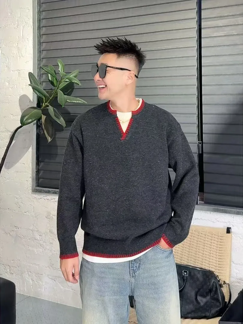 Модный мужской свитер с V-образным вырезом, имитация двухслойности, осенне-зимний, мягкий, уютный, с цветовыми блоками, повседневный, комфортный трикотаж
Модный мужской свитер с V-образным вырезом, имитация двухслойности, осенне-зимний, мягкий, уютный, с цветовыми блоками, повседневный, комфортный трикотаж