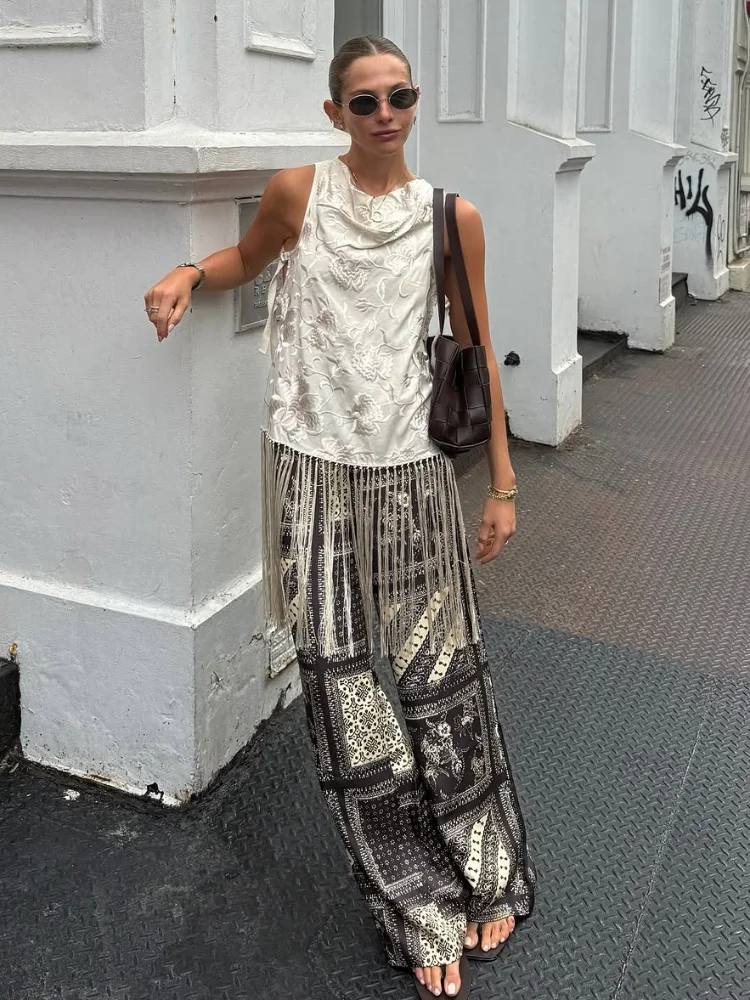 WomenBoho Round-neck Top Retro Jacquard Fringe White Sleeveless Long Hem Tops 2026 Lady Daily Trendy Y2k Highstreet Wears
WomenBoho Round-neck Top Retro Jacquard Fringe White Sleeveless Long Hem Tops 2026 Lady Daily Trendy Y2k Highstreet Wears