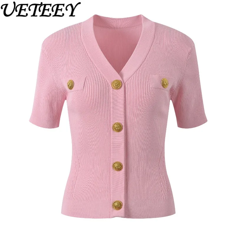 2025 Summer New French Versatile V-neck Metal Buckle Slim-fitting Versatile Knitted Sweater Cardigan Fashion Short Top
2025 Summer New French Versatile V-neck Metal Buckle Slim-fitting Versatile Knitted Sweater Cardigan Fashion Short Top