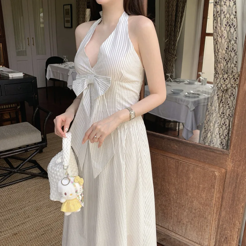 Sleeveless Vest Dress Women Summer 2025 French Holiday Halter Sexy Long Vestidos Tank Dress female (JL5122)
Sleeveless Vest Dress Women Summer 2025 French Holiday Halter Sexy Long Vestidos Tank Dress female (JL5122)
