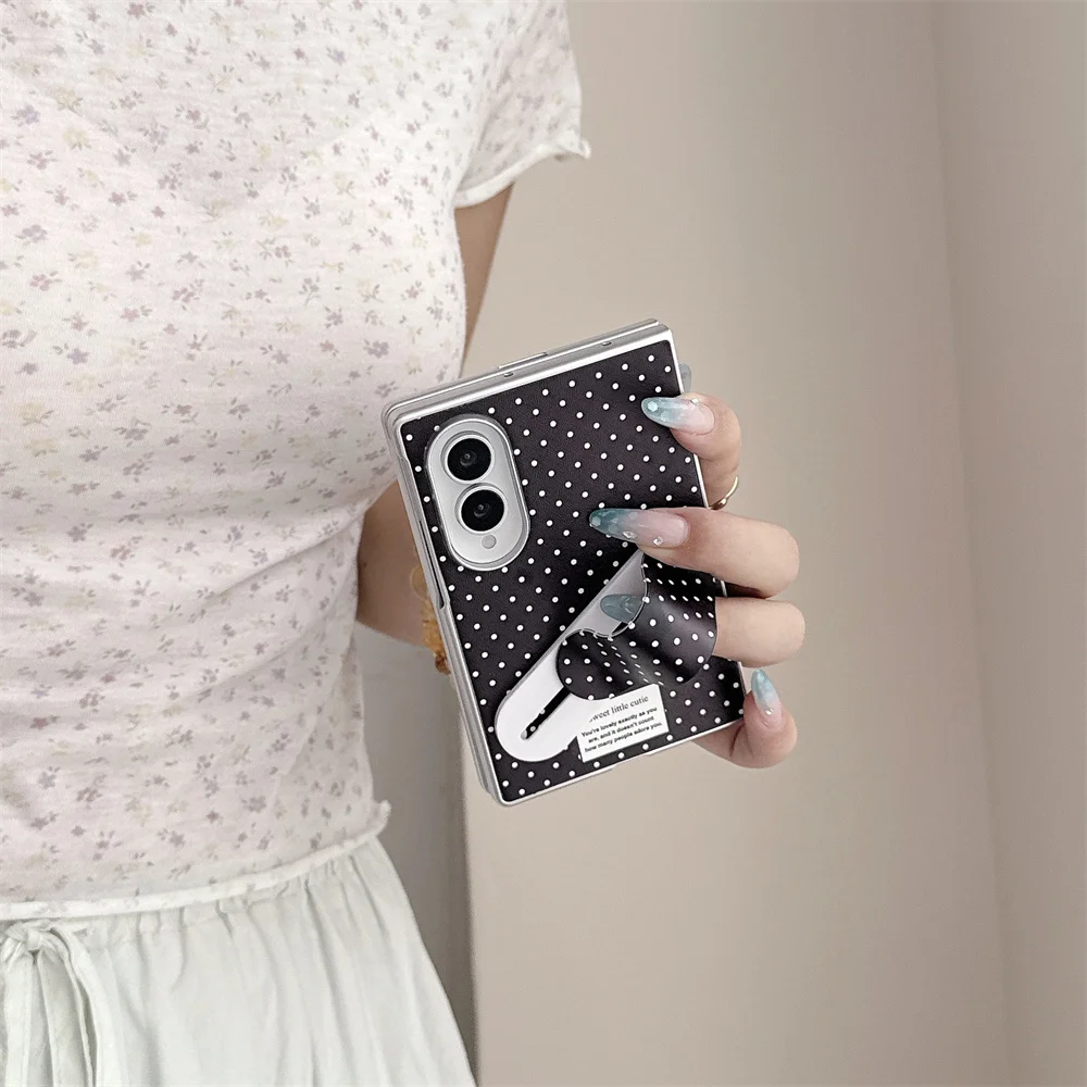 Black Polka Dot Hand Grip Holder Shockproof Hard Phone Case For Samsung Galaxy Z Fold 8 Ultra 7 6 5 4 Protective Phone Cover
Black Polka Dot Hand Grip Holder Shockproof Hard Phone Case For Samsung Galaxy Z Fold 8 Ultra 7 6 5 4 Protective Phone Cover
