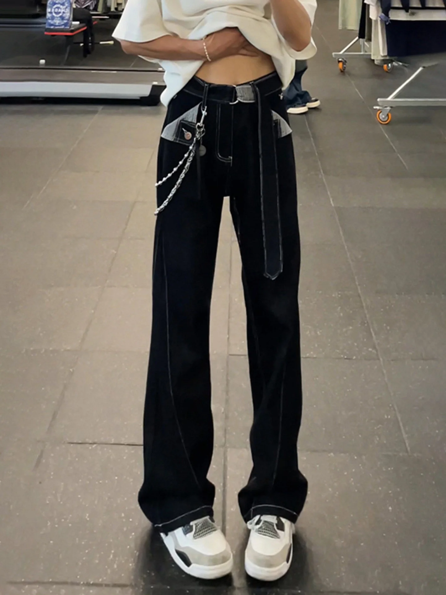 Slimming High Waist Chain Decorated Bell Bottom Denim Jeans Youthful Spring Design Drapey American Vibe Straight Leg Jeans
Slimming High Waist Chain Decorated Bell Bottom Denim Jeans Youthful Spring Design Drapey American Vibe Straight Leg Jeans
